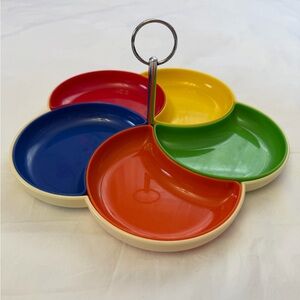 Vintage 1960s-70s Pop Art, Space Age MCM flower-shaped appetizer serving tray.